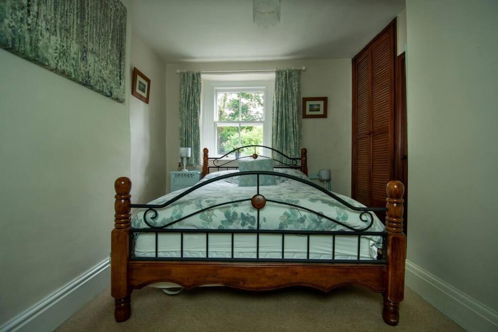 Characterful 2 Bed In Excellent Location Баслоу