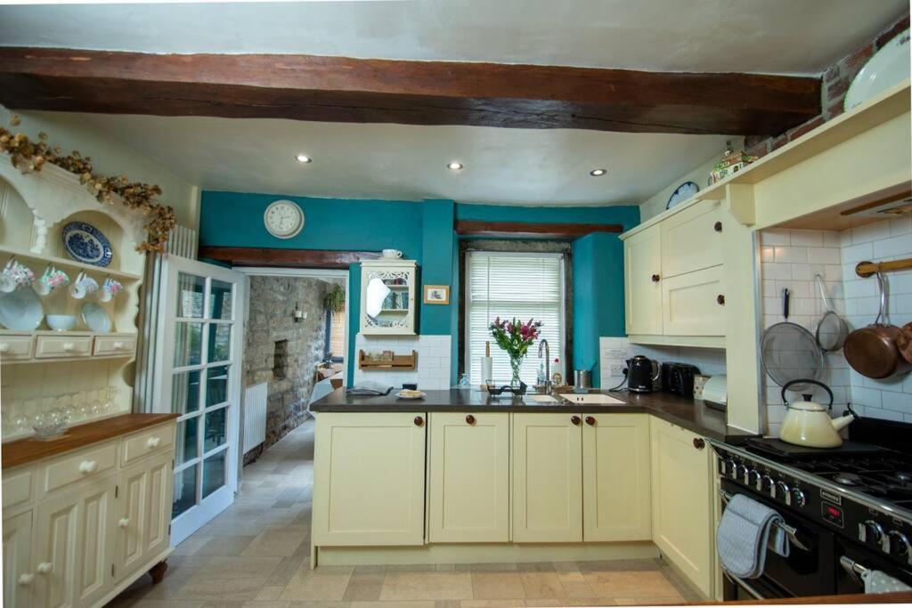 Дом отдыха Characterful 2 Bed In Excellent Location *