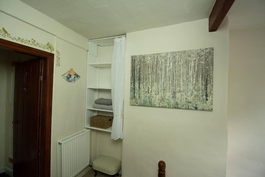Characterful 2 Bed In Excellent Location Баслоу